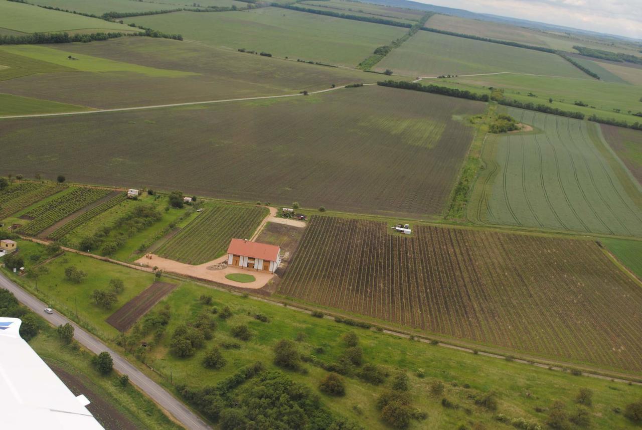 Vinarsky Penzion Strachotice Exterior foto
